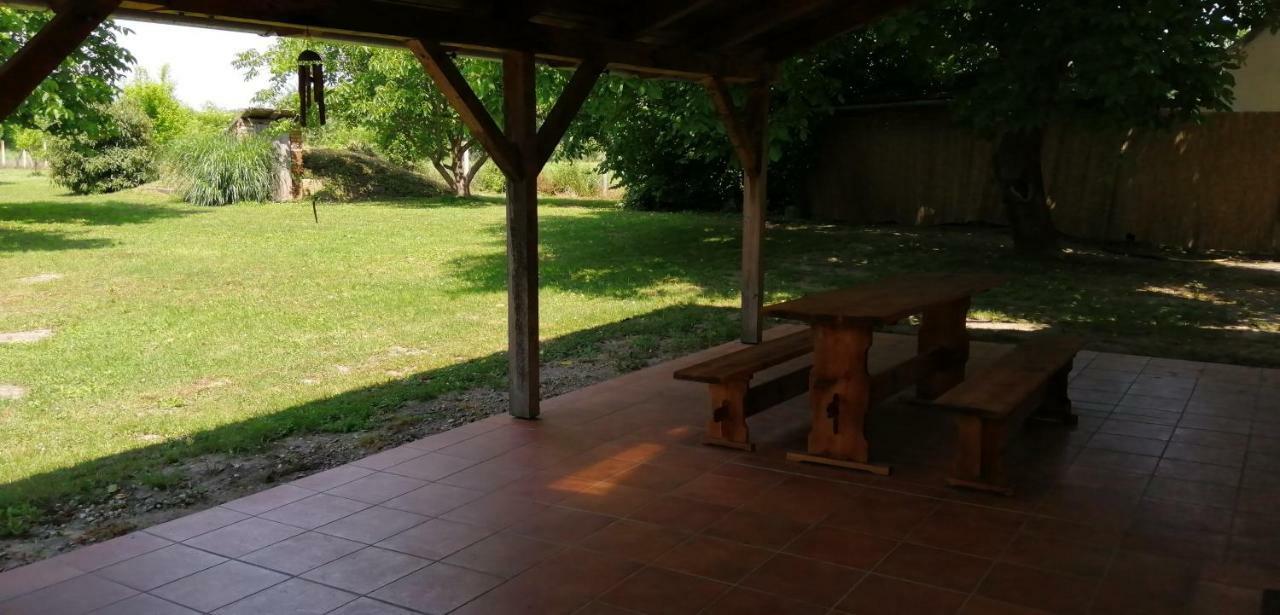Gesztenye Vendeghaz Ságvár Екстериор снимка