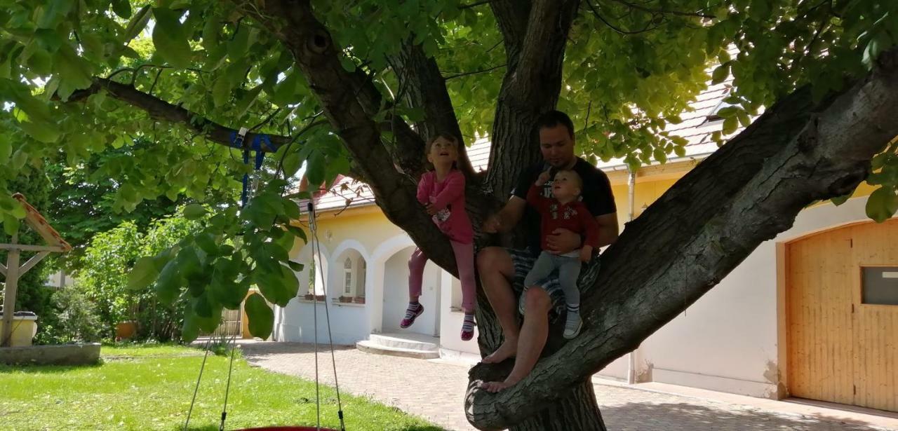 Gesztenye Vendeghaz Ságvár Екстериор снимка